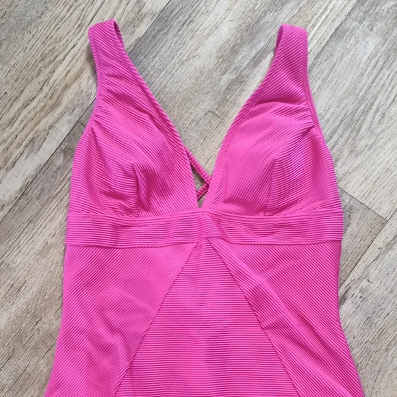 Cupshe One Piece Swimsuit - Picture 4 of 12